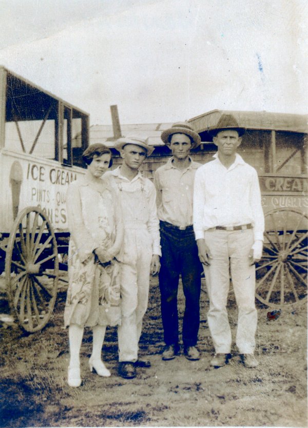 W. N. Jenkins with adult children Muskogee OK 1927