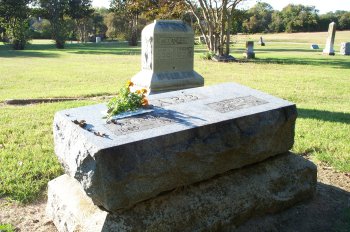 Arthur and Bertha Babb's tombstone, Myrtle Cemetery, Ennis, Texas