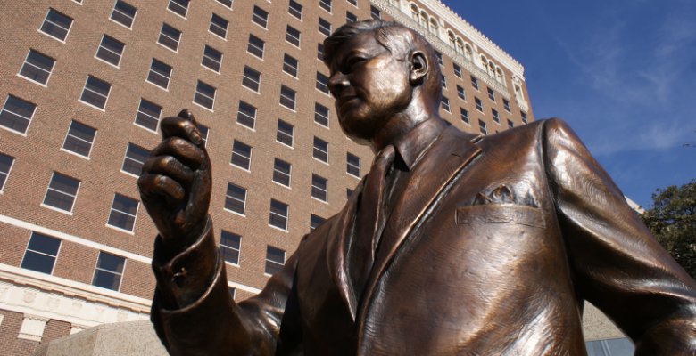 Kennedy statue up-close