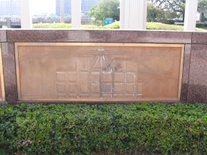bronze plaque with map of Dealey Plaza and environs