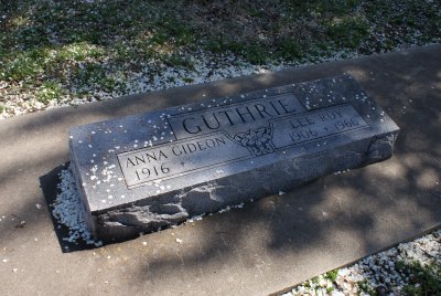 Highland Cemetery gate