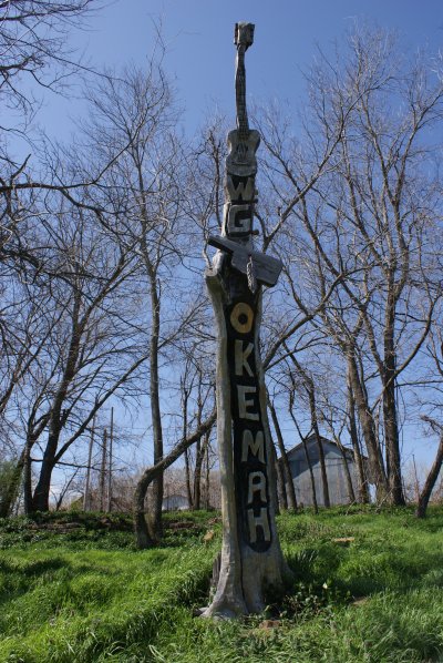 Carved Tree Memorial, Okemah side